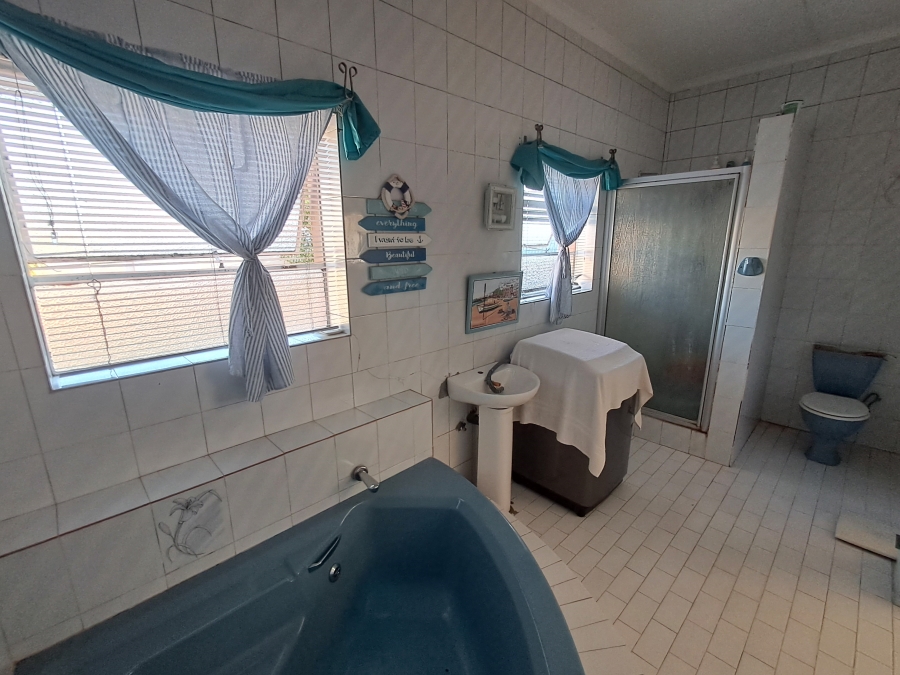 4 Bedroom Property for Sale in Van Riebeeck Hoogte Eastern Cape